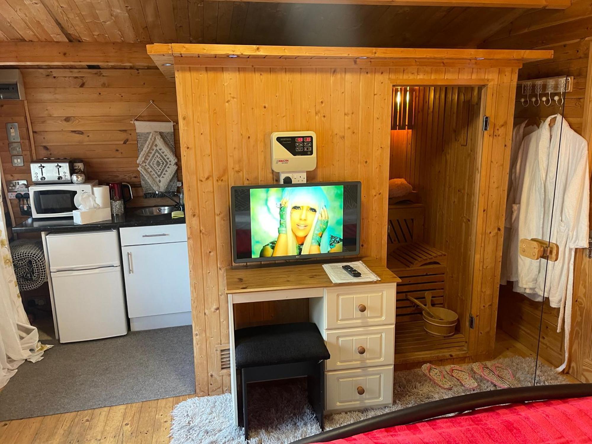 Chalet Free Sauna & Spa Superking Bed Killaloo 외부 사진